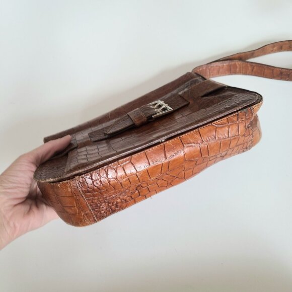 Browns Couture Made in Italy brown leather messenger bag with decorative buckle. - Picture 9 of 10